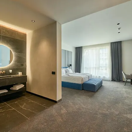 Adella Boutique - Free Secured Parking 公寓式酒店 4*