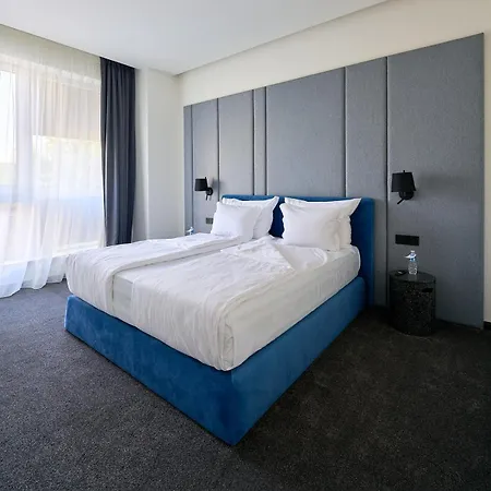 Adella Boutique - Free Secured Parking מלון דירות 4*