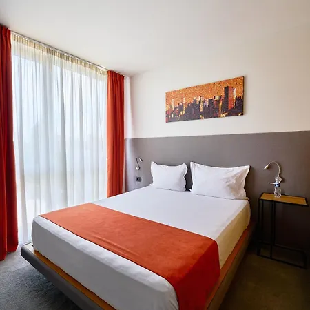 Adella Boutique - Free Secured Parking מלון דירות 4*