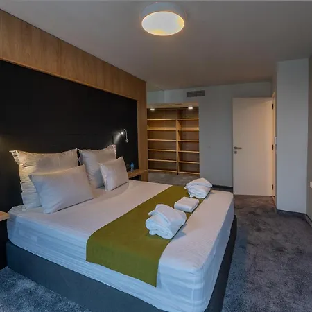 מלון דירות Adella Boutique - Free Secured Parking 4*
