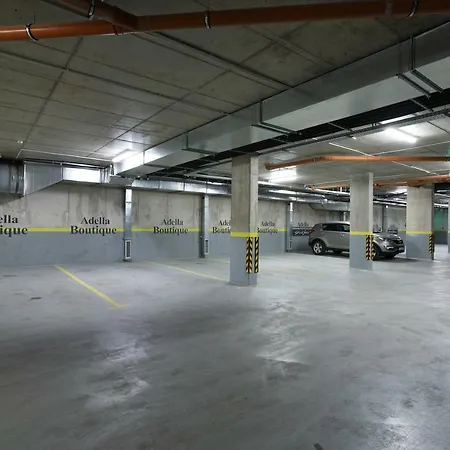 Adella Boutique - Free Secured Parking מלון דירות